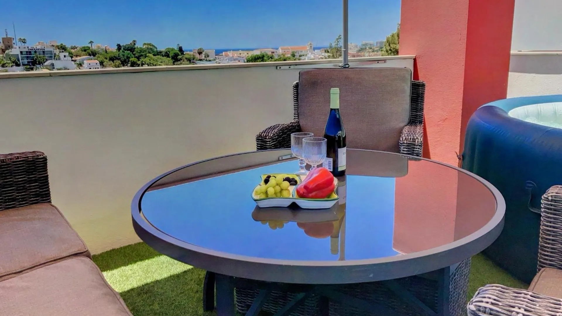 Apartment Alpha - 2 Bedrooms, Private Rooftop Patio With Hot Tub, Bbq And View Ferragudo  Portekiz