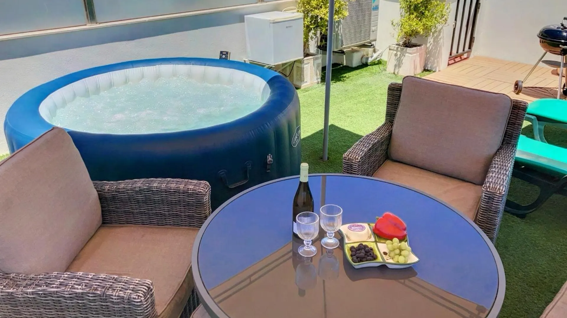 Apartment Alpha - 2 Bedrooms, Private Rooftop Patio With Hot Tub, Bbq And View Ferragudo   Ferragudo (Faro)
