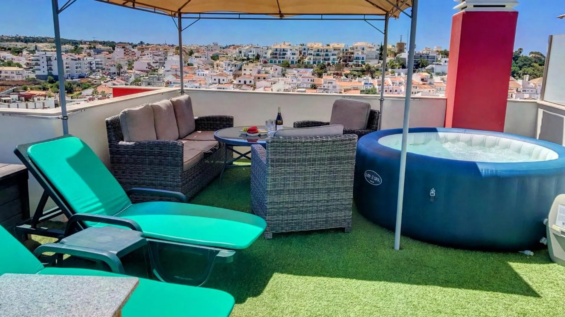 Apartment Alpha - 2 Bedrooms, Private Rooftop Patio With Hot Tub, Bbq And View فيريغودو 0*,  البرتغال